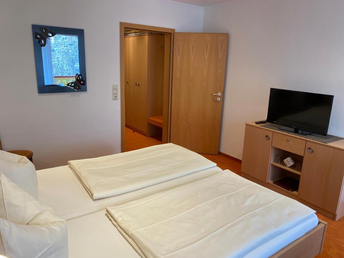 Hotel Moselterrasse Едигер-Елер Екстериор снимка
