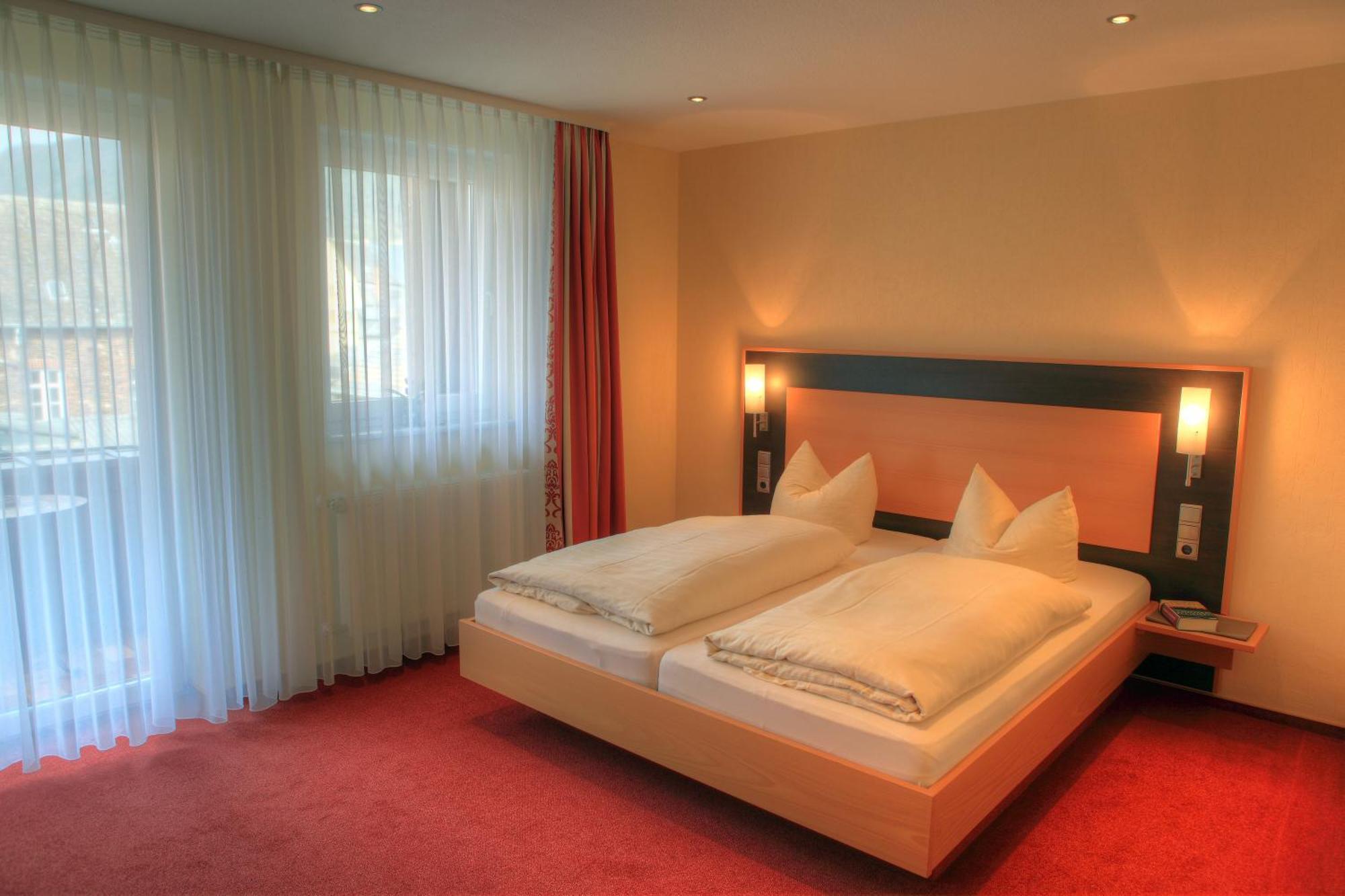 Hotel Moselterrasse Едигер-Елер Стая снимка