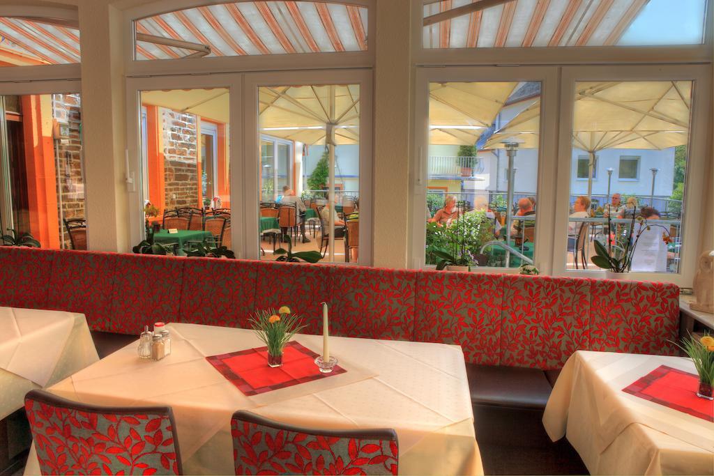 Hotel Moselterrasse Едигер-Елер Екстериор снимка