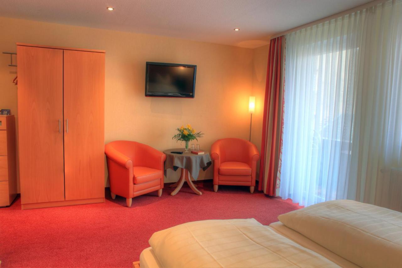 Hotel Moselterrasse Едигер-Елер Стая снимка